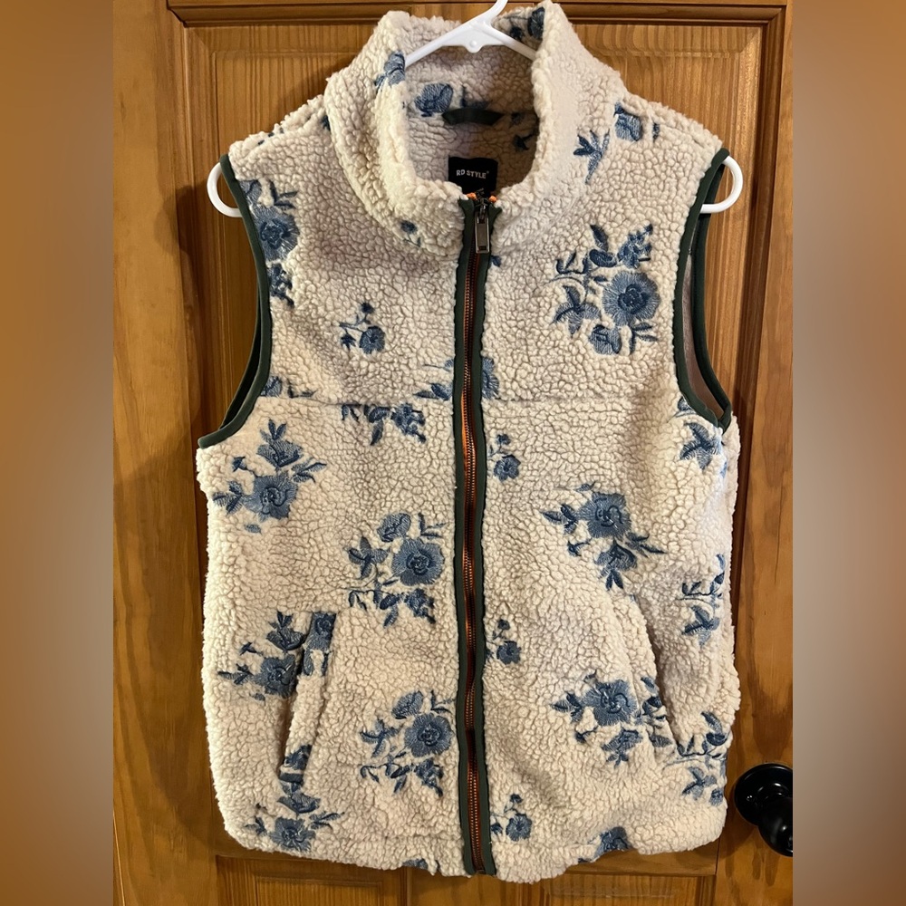 Women’s Anthropologie RD Style Cream and Blue Floral Sherpa Embroidered Vest
XXS